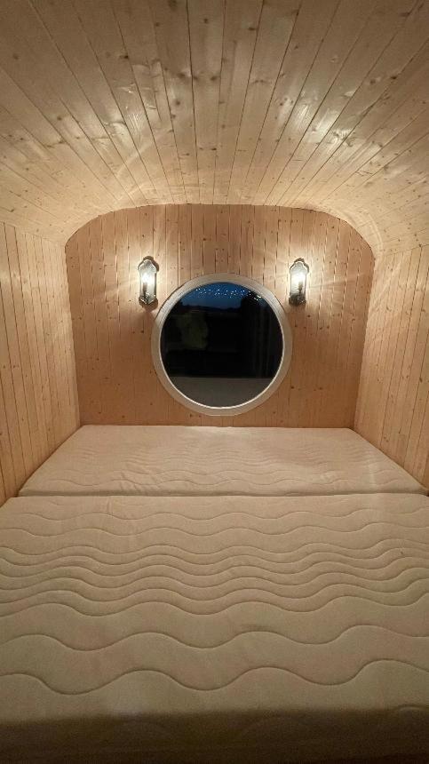 Glamping - Stylova Maringotka V Srdci Ladova Kraje, Pobliz Hlavniho Mesta Prahy Stribrna Skalice Zewnętrze zdjęcie