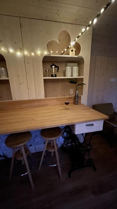 Glamping - Stylova Maringotka V Srdci Ladova Kraje, Pobliz Hlavniho Mesta Prahy Stribrna Skalice Zewnętrze zdjęcie