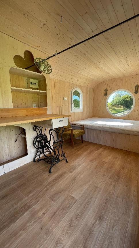 Glamping - Stylova Maringotka V Srdci Ladova Kraje, Pobliz Hlavniho Mesta Prahy Stribrna Skalice Zewnętrze zdjęcie