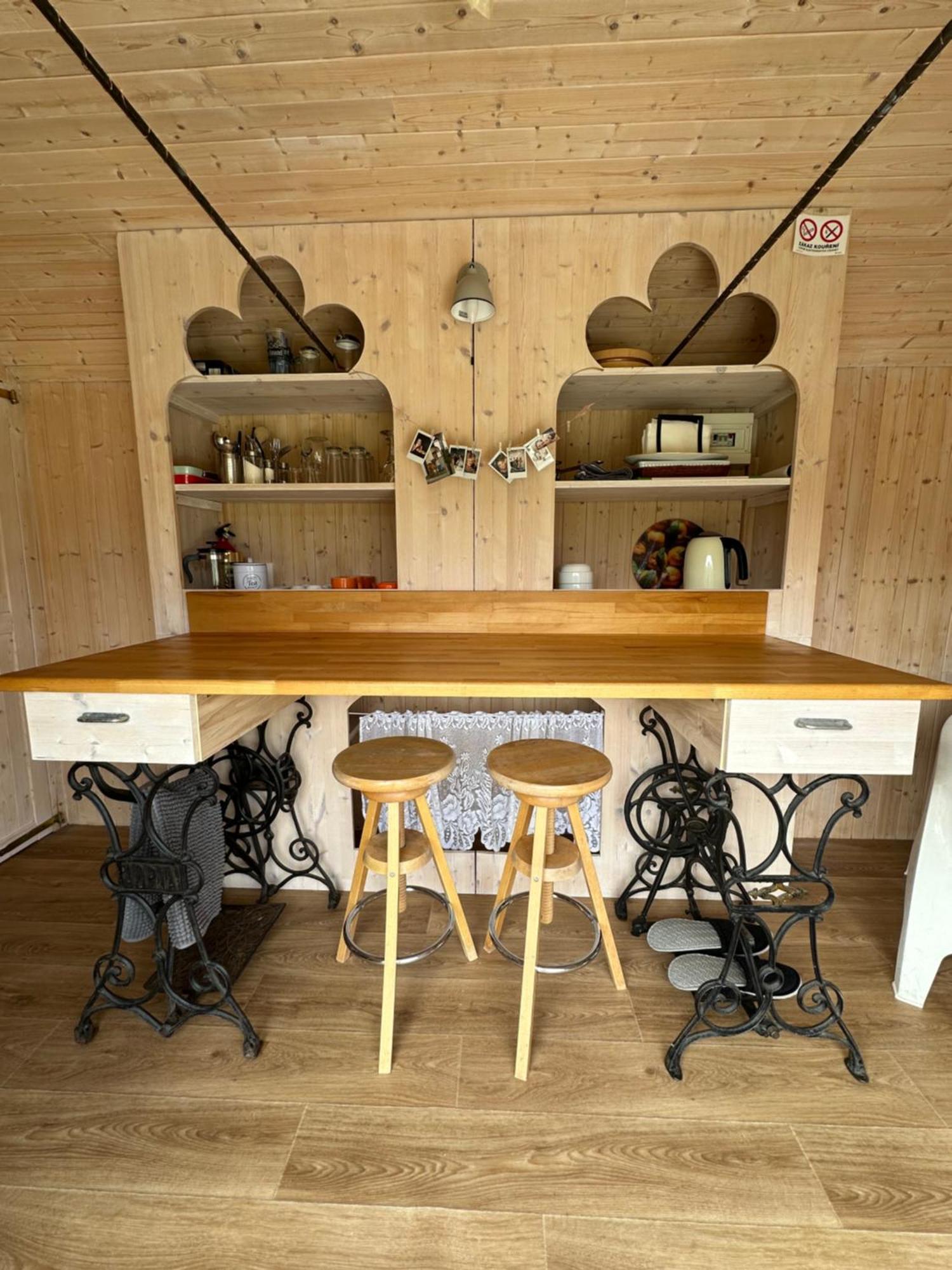 Glamping - Stylova Maringotka V Srdci Ladova Kraje, Pobliz Hlavniho Mesta Prahy Stribrna Skalice Zewnętrze zdjęcie