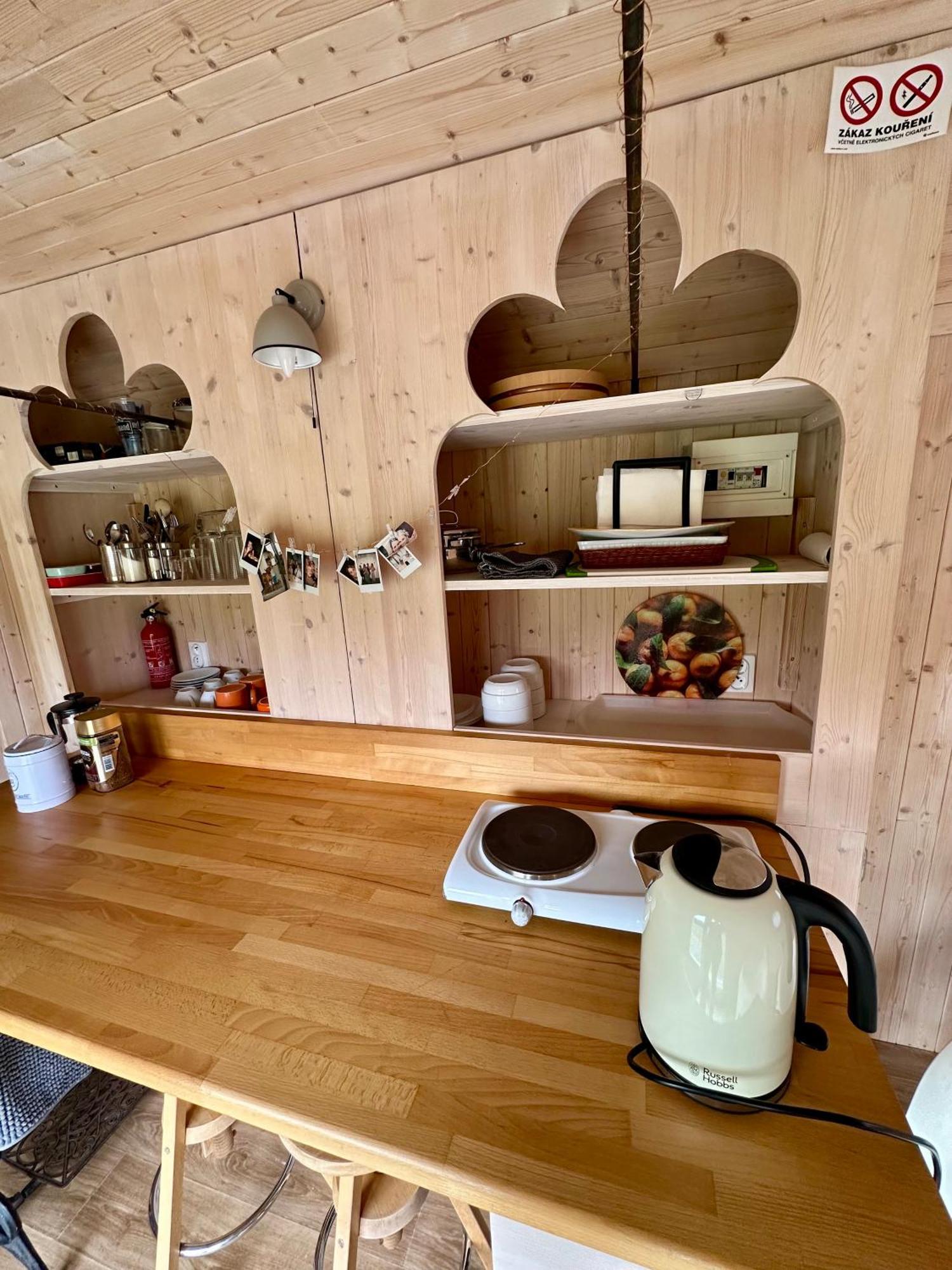 Glamping - Stylova Maringotka V Srdci Ladova Kraje, Pobliz Hlavniho Mesta Prahy Stribrna Skalice Zewnętrze zdjęcie
